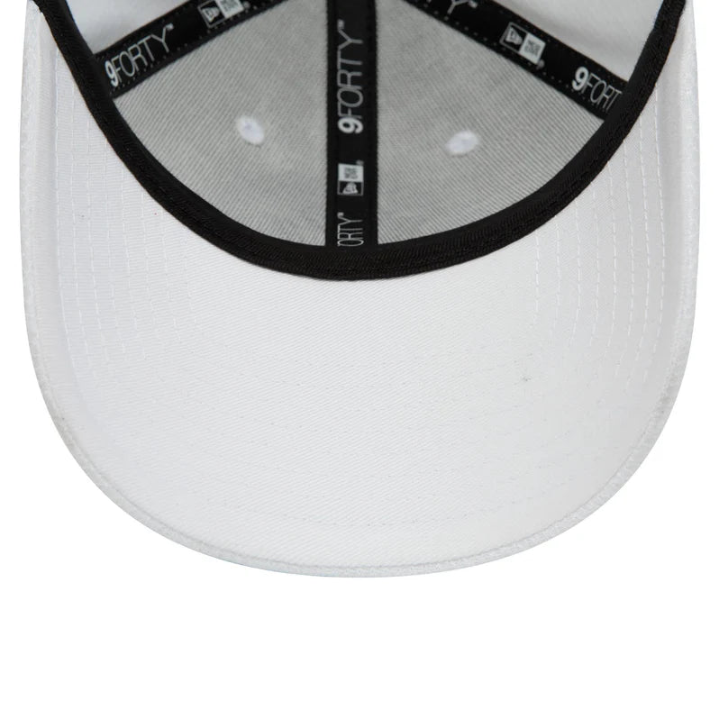 NEW ERA New York Yankees Diamond Era Essential White 9FORTY Adjustable Cap